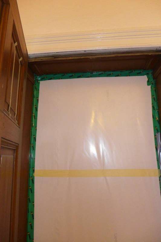 BAU.DE / BAU-Forum: 2. Bild zu Frage "Hohlraum zwischen zwei Altbaut&uuml;ren gegen Schall abdichten" im BAU-Forum "Bauphysik"