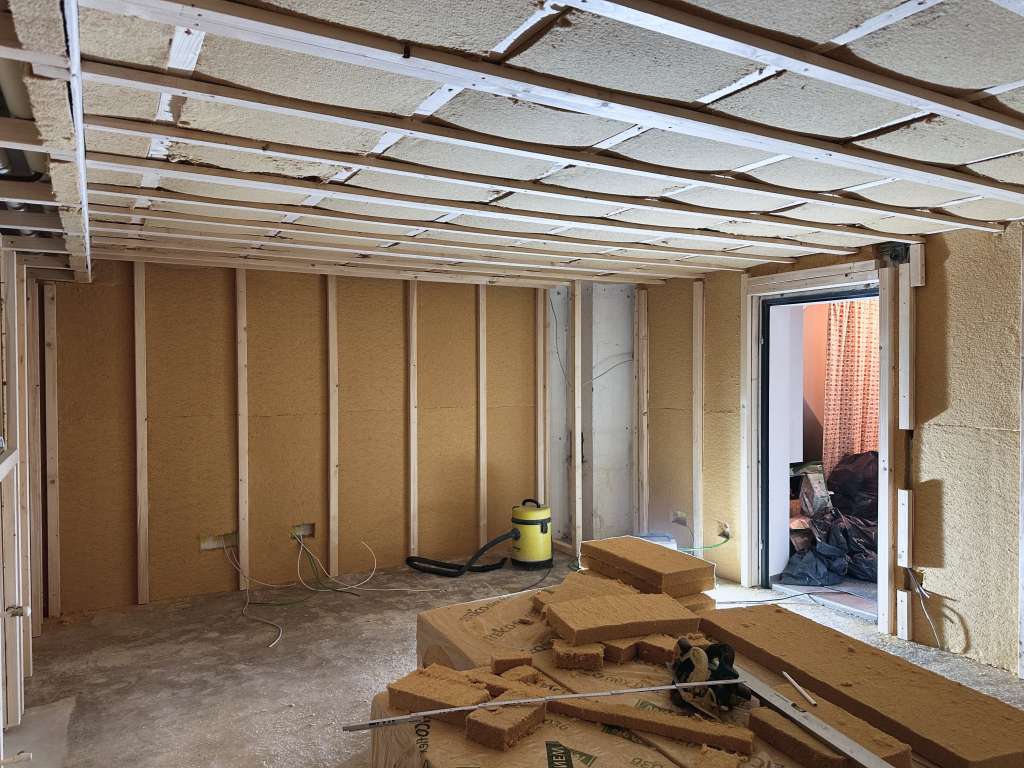 BAU.DE / BAU-Forum: 1. Bild zu Frage "Dampfsperre im Keller mit Holzwolle: Notwendigkeit, Risiken & Alternativen?" im BAU-Forum "Bauphysik"