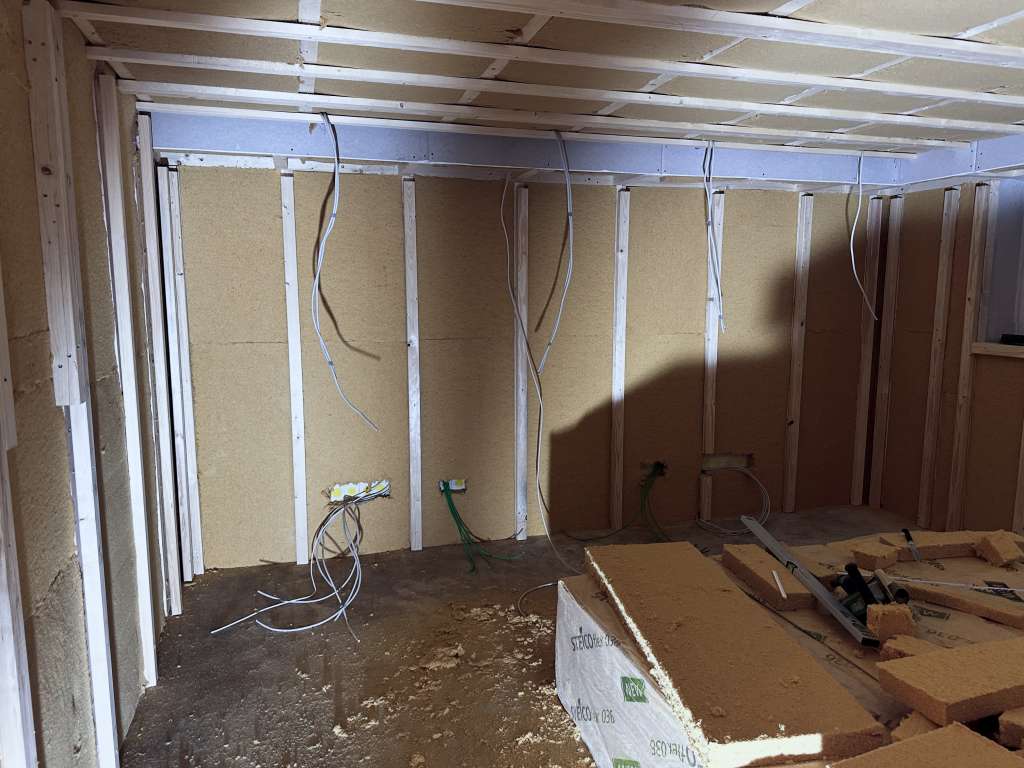 BAU.DE / BAU-Forum: 2. Bild zu Frage "Dampfsperre im Keller mit Holzwolle: Notwendigkeit, Risiken & Alternativen?" im BAU-Forum "Bauphysik"