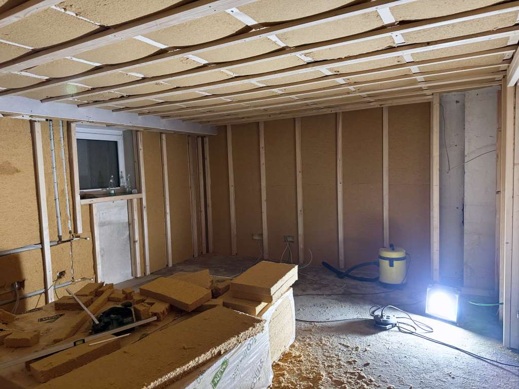 BAU.DE / BAU-Forum: 4. Bild zu Frage "Dampfsperre im Keller mit Holzwolle: Notwendigkeit, Risiken & Alternativen?" im BAU-Forum "Bauphysik"