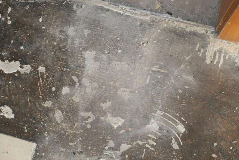 BAU.DE / BAU-Forum: 1. Bild zu Frage "seltsamer Bodenbelag" im BAU-Forum "Baustoffe" BAU.DE / BAU-Forum: 1. Bild zu Frage "seltsamer Bodenbelag" im BAU-Forum "Baustoffe"