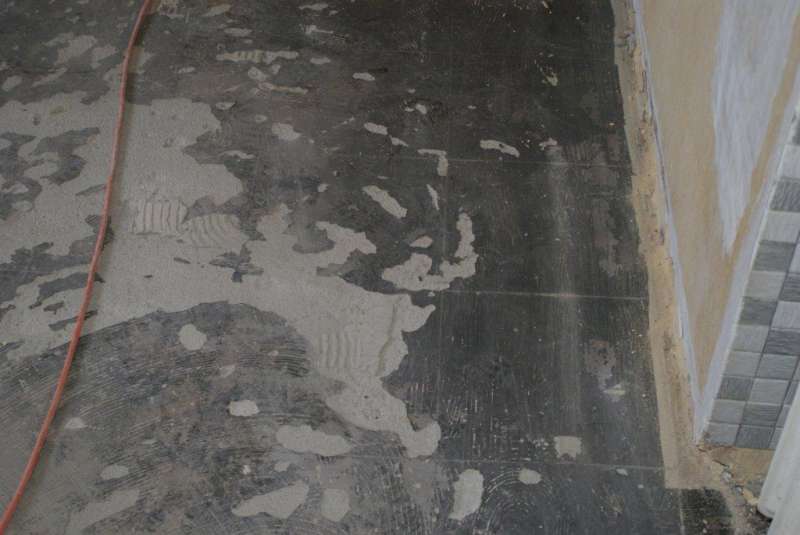 BAU.DE / BAU-Forum: 2. Bild zu Frage "seltsamer Bodenbelag" im BAU-Forum "Baustoffe" BAU.DE / BAU-Forum: 2. Bild zu Frage "seltsamer Bodenbelag" im BAU-Forum "Baustoffe"