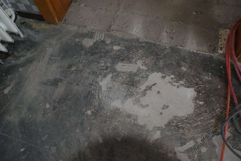 BAU.DE / BAU-Forum: 1. Bild zu Antwort "weitere Bilder..." auf die Frage "Bodenplatten identifizieren: Material, Alter & potentielle Gefahren im Altbau?" im BAU-Forum "Baustoffe" BAU.DE / BAU-Forum: 1. Bild zu Antwort "weitere Bilder..." auf die Frage "Bodenplatten identifizieren: Material, Alter & potentielle Gefahren im Altbau?" im BAU-Forum "Baustoffe"