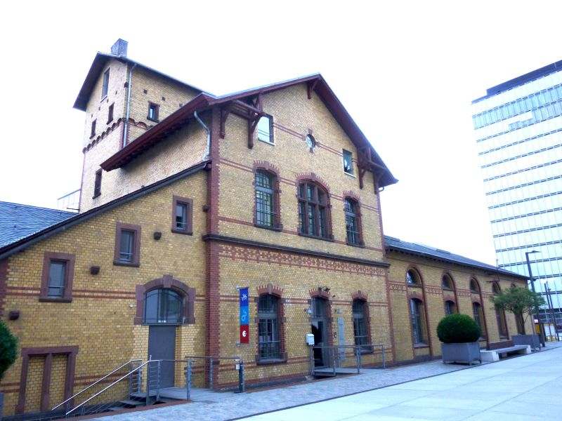 BAU.DE / BAU-Forum: 2. Bild zu Frage "Ist das Klinker oder Ziegel?" im BAU-Forum "Baustoffe" BAU.DE / BAU-Forum: 2. Bild zu Frage "Ist das Klinker oder Ziegel?" im BAU-Forum "Baustoffe"