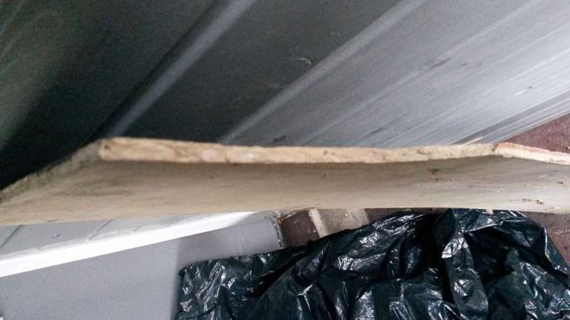 BAU.DE / BAU-Forum: 2. Bild zu Frage "Wei&szlig;e Platte asbesthaltig?" im BAU-Forum "Baustoffe"