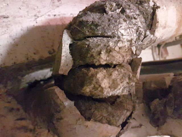 BAU.DE / BAU-Forum: 1. Bild zu Frage "Asbesthaltige Rohrisolierung" im BAU-Forum "Baustoffe"