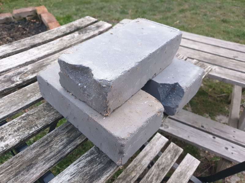 BAU.DE / BAU-Forum: 1. Bild zu Frage "Was ist das f&uuml;r ein Stein?" im BAU-Forum "Baustoffe"