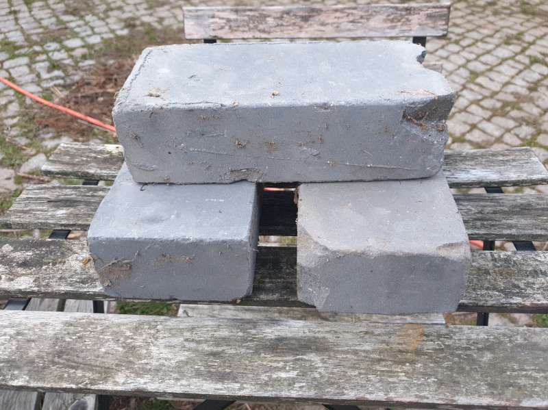 BAU.DE / BAU-Forum: 2. Bild zu Frage "Was ist das f&uuml;r ein Stein?" im BAU-Forum "Baustoffe"