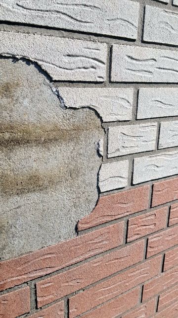 BAU.DE / BAU-Forum: 1. Bild zu Frage "Unbekannte Au&szlig;enverkleidung" im BAU-Forum "Baustoffe"