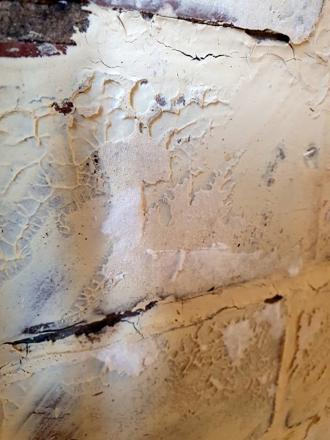 BAU.DE / BAU-Forum: 2. Bild zu Frage "Lehmfarbe auf Mauerwerk: Styropor- & Klebereste entfernen &ndash; Anleitung & Tipps" im BAU-Forum "&Ouml;kologisches und biologisches Bauen"