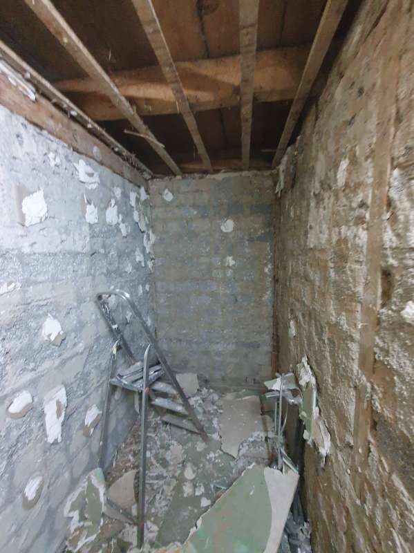 BAU.DE / BAU-Forum: 3. Bild zu Frage "Holzst&auml;nderhaus Wandaufbau 1930: Sanierung mit Kalkputz, Feuchtigkeit & ideale Materialien?" im BAU-Forum "&Ouml;kologisches und biologisches Bauen"