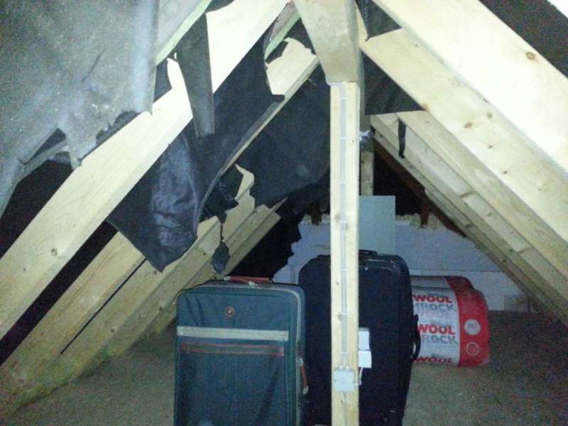 BAU.DE / BAU-Forum: 3. Bild zu Antwort "F&ouml;rch Dachbahn: Garantie abgelehnt nach 19 Jahren" auf die Frage "Unterspannbahn undicht in Kehle: Ursachen, Risiken & L&ouml;sungen f&uuml;r Regensicherheit?" im BAU-Forum "Dach"