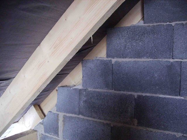 BAU.DE / BAU-Forum: 1. Bild zu Frage "Mauerwerk im Sparrenbereich: Wärmebrücke, Folie & Dämmung im Neubau?" im BAU-Forum "Dach" BAU.DE / BAU-Forum: 1. Bild zu Frage "Mauerwerk im Sparrenbereich: Wärmebrücke, Folie & Dämmung im Neubau?" im BAU-Forum "Dach"