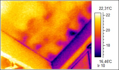 BAU.DE / BAU-Forum: 1. Bild zu Antwort "Thermographie im Dach: Feuchtigkeit und W&auml;rmebr&uuml;cken erkennen" auf die Frage "Feuchtigkeit & Schimmel unterm Dach: Ursachen, Risiken & Sanierungskosten?" im BAU-Forum "Dach"