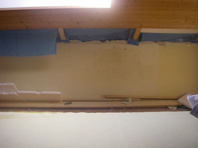 BAU.DE / BAU-Forum: 1. Bild zu Antwort "Jetzt innen" auf die Frage "Schimmel im Kniestock: Ursachen, Gefahren & Sanierung bei Feuchtigkeit im Dach" im BAU-Forum "Dach"