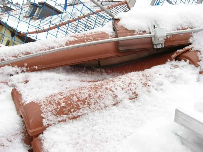 BAU.DE / BAU-Forum: 1. Bild zu Frage "Gratlatte feucht durch Schlagregen? Ursachen, Folgen & Schutzma&szlig;nahmen" im BAU-Forum "Dach"