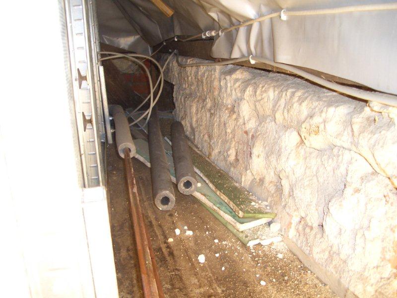 BAU.DE / BAU-Forum: 2. Bild zu Antwort "Bilder-Upload: Drempel-Situation nach Rohrbruch" auf die Frage "Heizungsrohr geplatzt im Drempel: D&auml;mmung, Frostschutz & Schimmelgefahr? Kosten & Sanierung?" im BAU-Forum "Dach"