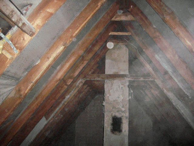 BAU.DE / BAU-Forum: 1. Bild zu Antwort "Dachzustand: Fotos von Folie und Dachpfannen im Detail" auf die Frage "Dach nachtr&auml;glich hinterl&uuml;ften: Kosten, Vorgehen & Risiken bei Altbausanierung?" im BAU-Forum "Dach"