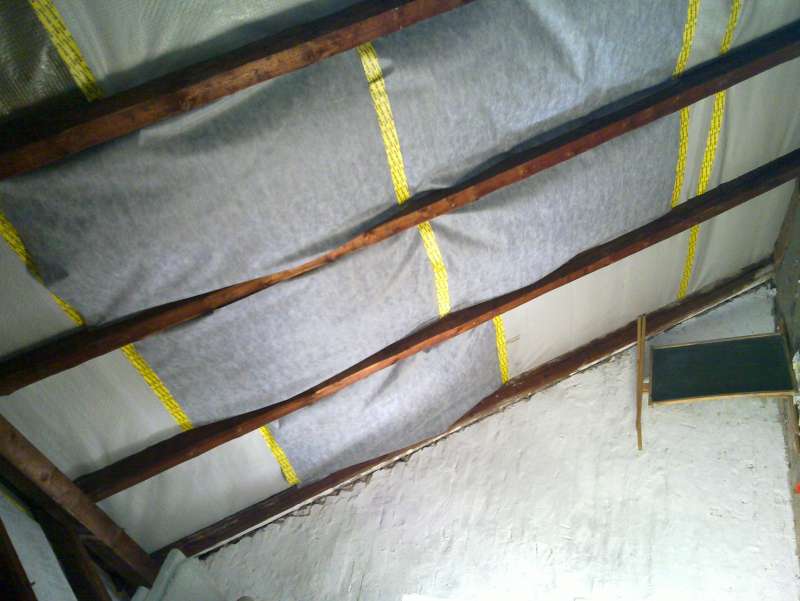 BAU.DE / BAU-Forum: 3. Bild zu Frage "Zwischensparrend&auml;mmung im Steildach: Anleitung, Materialien & Risiken bei Folie?" im BAU-Forum "Dach"