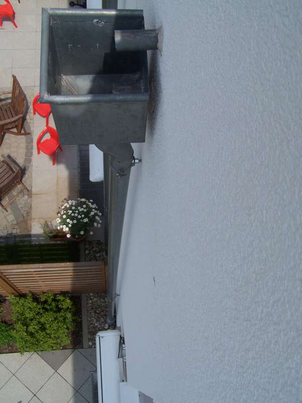 BAU.DE / BAU-Forum: 1. Bild zu Antwort "und hier die Bilder ..." auf die Frage "Dachterrasse: Wasserfangkasten & Attika abdichten &ndash; Anleitung, Material & Kosten?" im BAU-Forum "Dach"