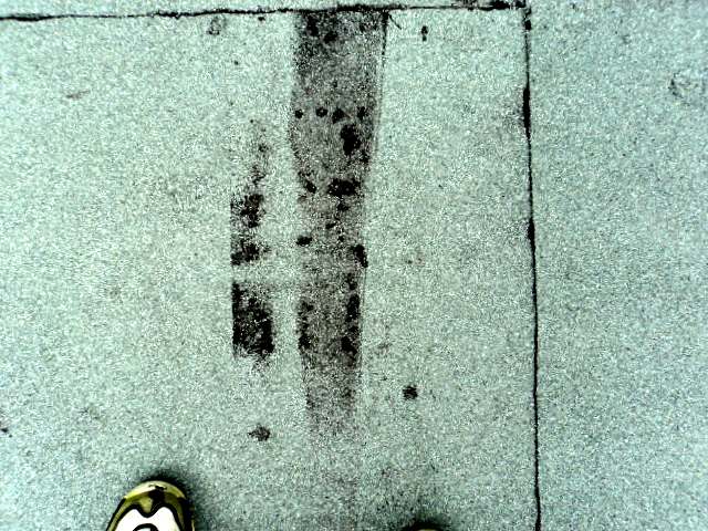 BAU.DE / BAU-Forum: 3. Bild zu Frage "Bitumenschwei&szlig;bahn zu hei&szlig; verschwei&szlig;t: Beschieferung besch&auml;digt &ndash; Was tun?" im BAU-Forum "Dach"