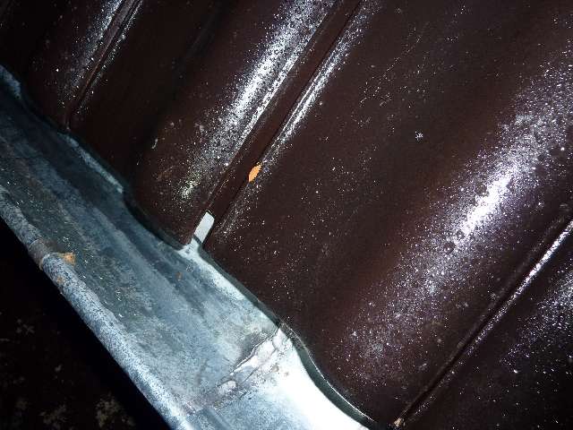 BAU.DE / BAU-Forum: 1. Bild zu Frage "Dachsanierung: Lackfehler bei Erlus Ziegeln &ndash; Handwerksfehler oder normal? Bewertung, Ursachen & L&ouml;sungen" im BAU-Forum "Dach"