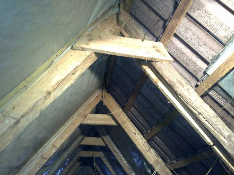 BAU.DE / BAU-Forum: 1. Bild zu Frage "Firstzangen ersetzen bei Sparrendach ohne Firstpfette: Machbarkeit, Risiken & Alternativen?" im BAU-Forum "Dach"