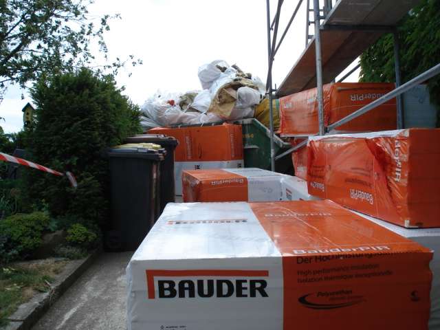 BAU.DE / BAU-Forum: 1. Bild zu Antwort "Bauder D&auml;mmplatten: Dichtigkeit und Stabilit&auml;t sicherstellen!" auf die Frage "Aufsparrend&auml;mmung: Schiefe Schrauben gef&auml;hrden Sparren? Risiken, Korrektur & Kosten" im BAU-Forum "Dach"