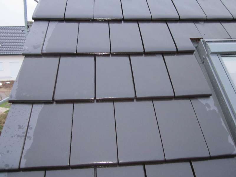 BAU.DE / BAU-Forum: 4. Bild zu Frage "BMI Braas Turmalin Dachziegel: Probleme mit Flügeligkeit, Fugenmaß & Mängel bei der Abnahme?" im BAU-Forum "Dach" BAU.DE / BAU-Forum: 4. Bild zu Frage "BMI Braas Turmalin Dachziegel: Probleme mit Flügeligkeit, Fugenmaß & Mängel bei der Abnahme?" im BAU-Forum "Dach"