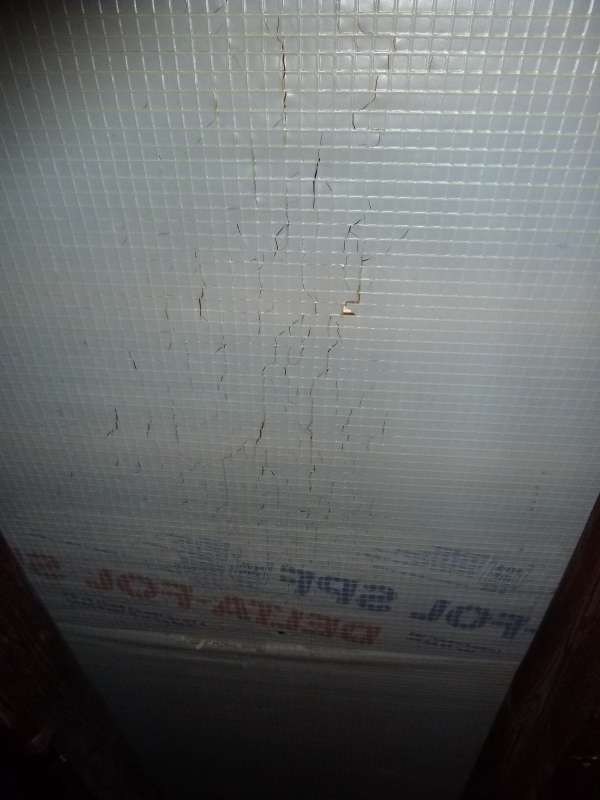 BAU.DE / BAU-Forum: 1. Bild zu Frage "UV-geschädigte Unterspannbahn reparieren: Ursachen, Risiken & Sanierungskosten?" im BAU-Forum "Dach" BAU.DE / BAU-Forum: 1. Bild zu Frage "UV-geschädigte Unterspannbahn reparieren: Ursachen, Risiken & Sanierungskosten?" im BAU-Forum "Dach"