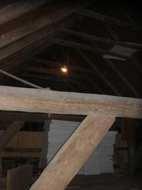 BAU.DE / BAU-Forum: 3. Bild zu Frage "Holzbalkendecke d&auml;mmen: Anleitung, Materialien & Risiken bei Altbau-Sanierung?" im BAU-Forum "Dach"