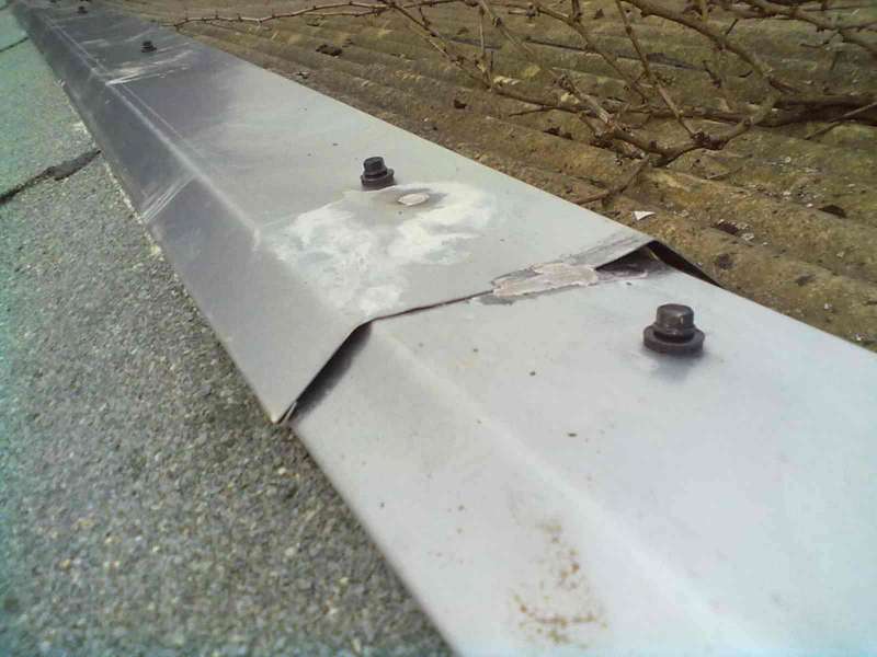 BAU.DE / BAU-Forum: 1. Bild zu Frage "Flachdach Zinkkante: Fachgerechte Montage? Pfusch erkennen & Mängel beheben" im BAU-Forum "Dach" BAU.DE / BAU-Forum: 1. Bild zu Frage "Flachdach Zinkkante: Fachgerechte Montage? Pfusch erkennen & Mängel beheben" im BAU-Forum "Dach"