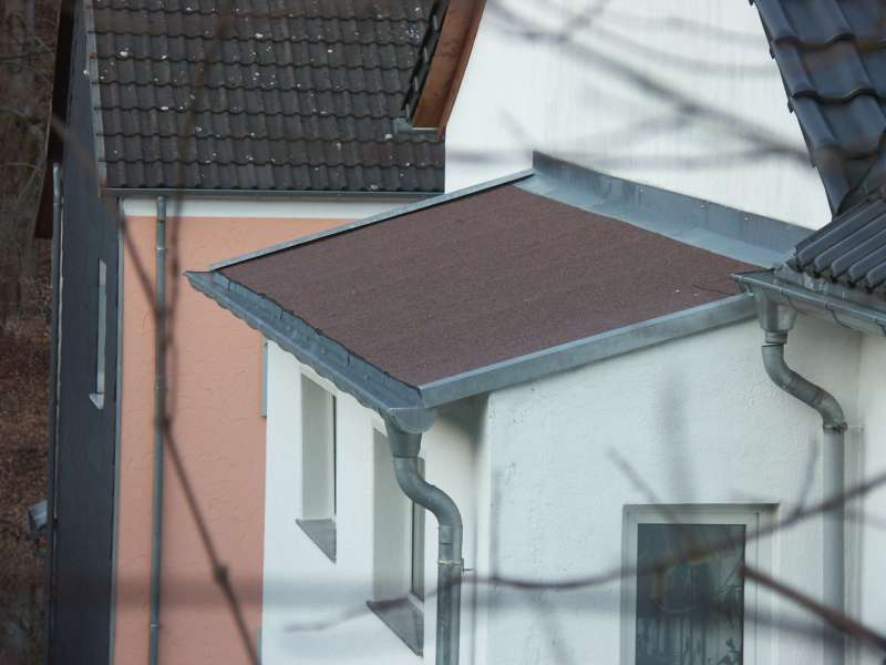 BAU.DE / BAU-Forum: 1. Bild zu Frage "Bitumendach Entl&uuml;ften: Anleitung, Kosten & Risiken bei fehlender Bel&uuml;ftung?" im BAU-Forum "Dach"