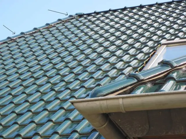 BAU.DE / BAU-Forum: 2. Bild zu Frage "Tondachziegel Abplatzungen: Ursachen, Kosten & Austausch defekter Pfleiderer Dachsteine?" im BAU-Forum "Dach"