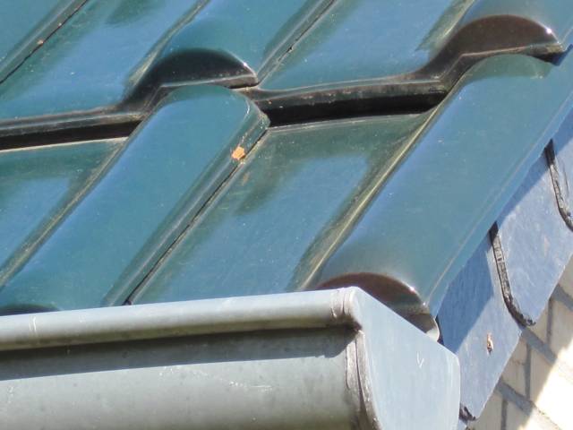 BAU.DE / BAU-Forum: 3. Bild zu Frage "Tondachziegel Abplatzungen: Ursachen, Kosten & Austausch defekter Pfleiderer Dachsteine?" im BAU-Forum "Dach"