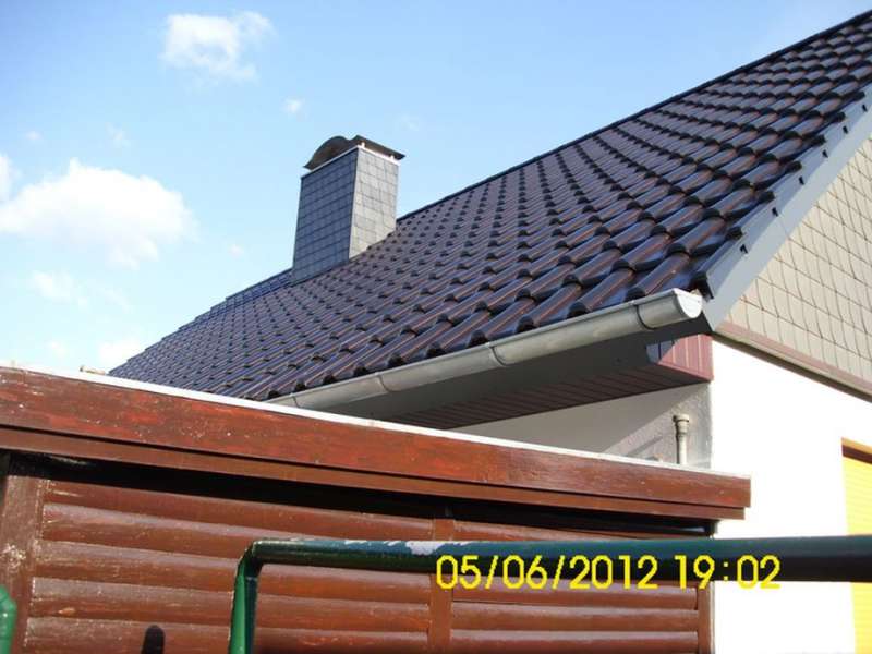 BAU.DE / BAU-Forum: 1. Bild zu Antwort "Creaton Magnum: Engobierungsm&auml;ngel & Farbunterschiede" auf die Frage "Tondachziegel Abplatzungen: Ursachen, Kosten & Austausch defekter Pfleiderer Dachsteine?" im BAU-Forum "Dach"