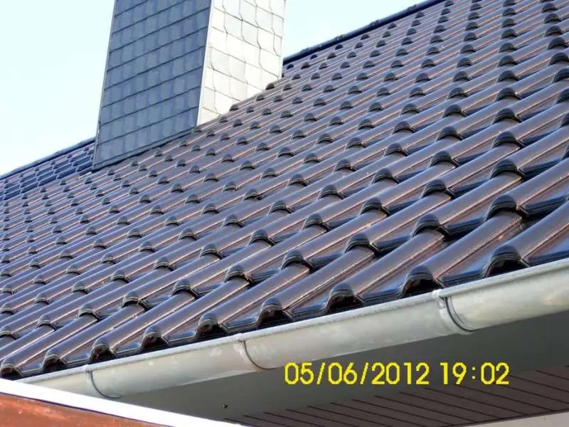 BAU.DE / BAU-Forum: 2. Bild zu Antwort "Creaton Magnum: Engobierungsm&auml;ngel & Farbunterschiede" auf die Frage "Tondachziegel Abplatzungen: Ursachen, Kosten & Austausch defekter Pfleiderer Dachsteine?" im BAU-Forum "Dach"