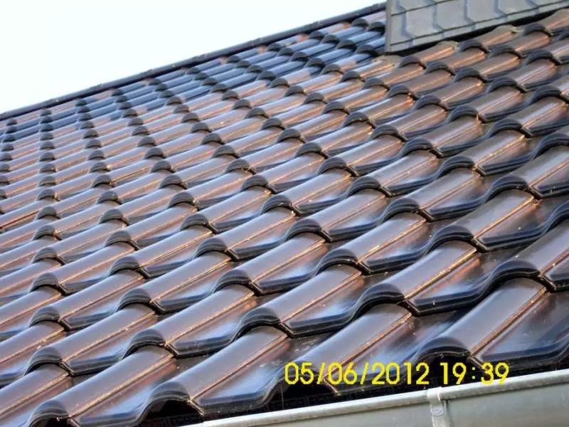 BAU.DE / BAU-Forum: 5. Bild zu Antwort "Creaton Magnum: Engobierungsm&auml;ngel & Farbunterschiede" auf die Frage "Tondachziegel Abplatzungen: Ursachen, Kosten & Austausch defekter Pfleiderer Dachsteine?" im BAU-Forum "Dach"