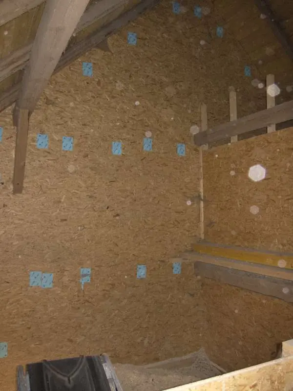 BAU.DE / BAU-Forum: 1. Bild zu Frage "Dampfbremse an Brandschutzwand abdichten: OSB zu Ziegel, Risiken & Lösungen (BJ 1907)" im BAU-Forum "Dach" BAU.DE / BAU-Forum: 1. Bild zu Frage "Dampfbremse an Brandschutzwand abdichten: OSB zu Ziegel, Risiken & Lösungen (BJ 1907)" im BAU-Forum "Dach"