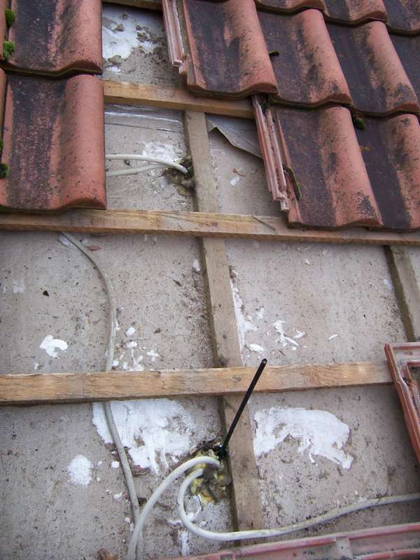 BAU.DE / BAU-Forum: 1. Bild zu Frage "Einbaustrahler im Bad: D&auml;mmung besch&auml;digt &ndash; Ursachen, Risiken & Sanierung?" im BAU-Forum "Dach"