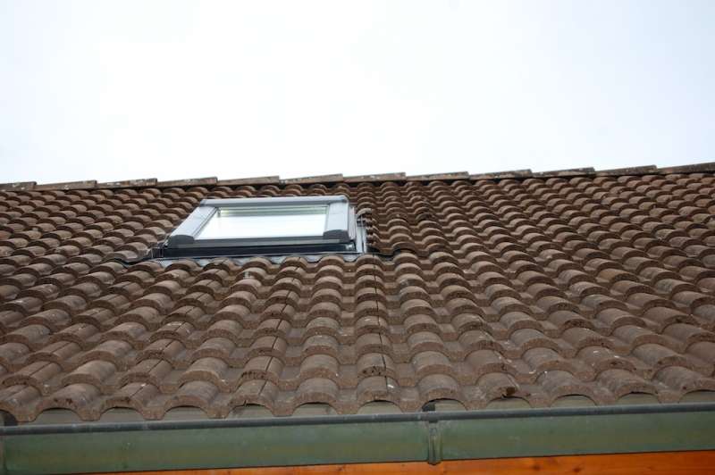 BAU.DE / BAU-Forum: 1. Bild zu Frage "Dachziegel Abstand zum Eindeckrahmen: 2 cm Spaltweite – kritisch oder unbedenklich?" im BAU-Forum "Dach" BAU.DE / BAU-Forum: 1. Bild zu Frage "Dachziegel Abstand zum Eindeckrahmen: 2 cm Spaltweite – kritisch oder unbedenklich?" im BAU-Forum "Dach"