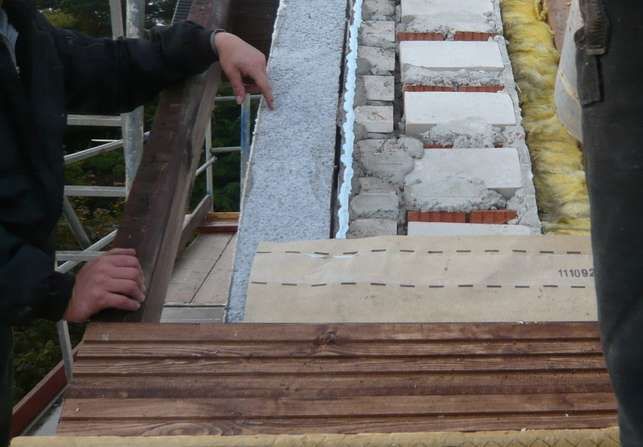 BAU.DE / BAU-Forum: 2. Bild zu Frage "Winddichte im Dach: Ursachen f&uuml;r Zugluft im Dachunterschlag finden & beheben?" im BAU-Forum "Dach"