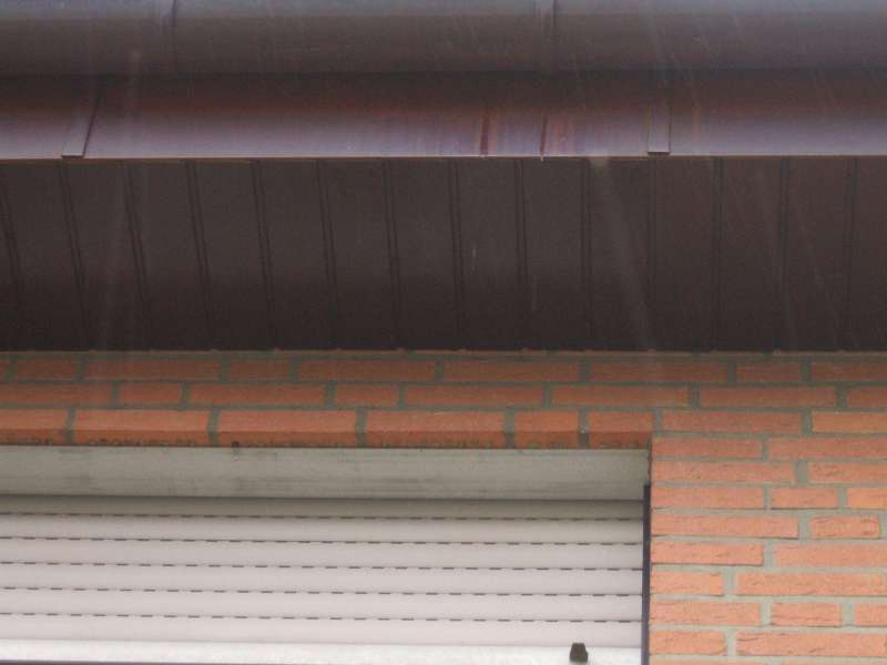 BAU.DE / BAU-Forum: 1. Bild zu Frage "Dachrinne tropft an Traufe: Ursachen, Lösungen & Kosten für Reparatur?" im BAU-Forum "Dach" BAU.DE / BAU-Forum: 1. Bild zu Frage "Dachrinne tropft an Traufe: Ursachen, Lösungen & Kosten für Reparatur?" im BAU-Forum "Dach"