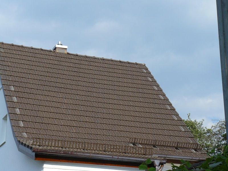 BAU.DE / BAU-Forum: 2. Bild zu Antwort "Ziegelverf&auml;rbung: Entscheidung nach Monaten &ndash; Austausch erfolgt!" auf die Frage "Neue Dacheindeckung: Ziegelverf&auml;rbungen &ndash; Ursachen, Risiken & Gew&auml;hrleistung in Bayern?" im BAU-Forum "Dach"