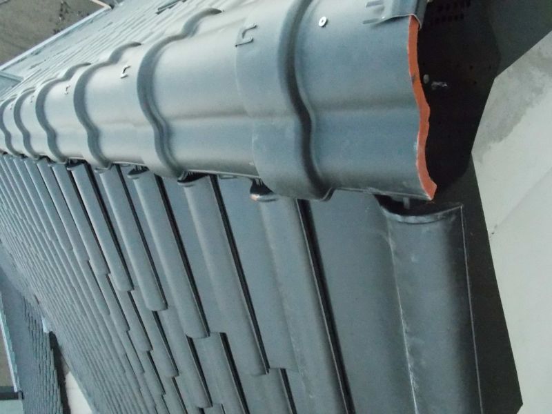 BAU.DE / BAU-Forum: 3. Bild zu Frage "Trockenfirst undicht? &Uuml;berdeckung pr&uuml;fen, Probleme vermeiden & Dachdecker-Pflichten" im BAU-Forum "Dach"