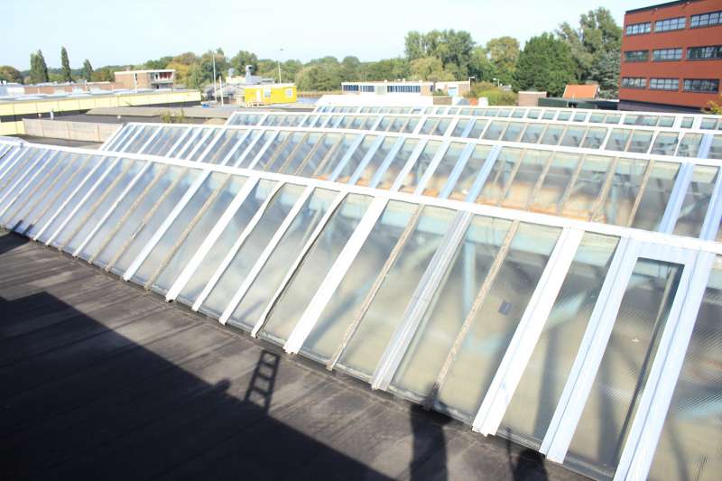 BAU.DE / BAU-Forum: 1. Bild zu Frage "Altes Glasdach isolieren: Kosten, Materialien & Risiken bei Industriegebäuden?" im BAU-Forum "Dach" BAU.DE / BAU-Forum: 1. Bild zu Frage "Altes Glasdach isolieren: Kosten, Materialien & Risiken bei Industriegebäuden?" im BAU-Forum "Dach"