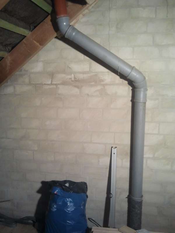 BAU.DE / BAU-Forum: 2. Bild zu Frage "Entl&uuml;ftungsrohr Dachd&auml;mmung: 10 cm HT-Rohr verlegen &ndash; Gef&auml;lle, D&auml;mmung & Alternativen?" im BAU-Forum "Dach"