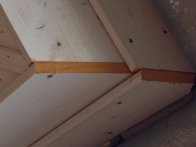 BAU.DE / BAU-Forum: 1. Bild zu Frage "Dach&uuml;berstand Bungalow: Mangelhafte Ausf&uuml;hrung Sichtschalung &ndash; Was tun bei Rissen & Fehlern?" im BAU-Forum "Dach"