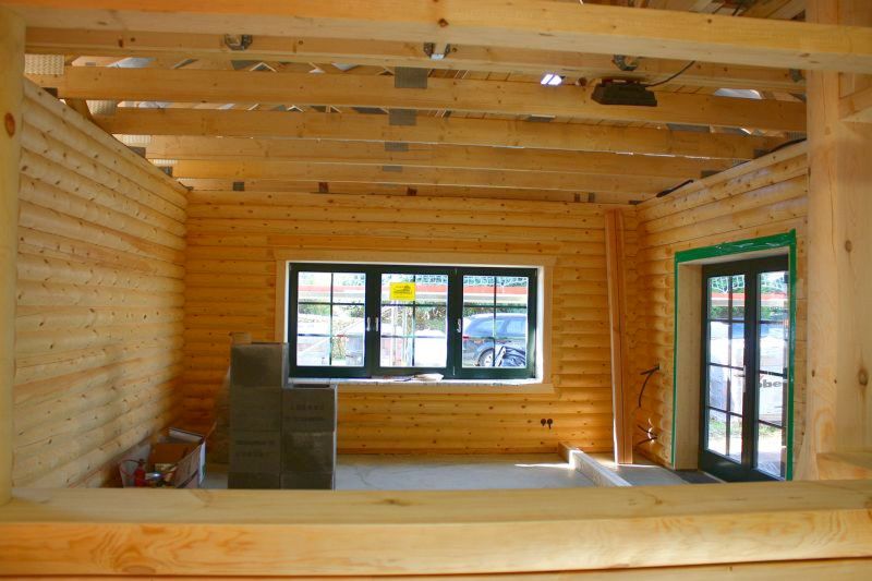 BAU.DE / BAU-Forum: 1. Bild zu Frage "Dampfbremse im Rundbohlen-Blockhaus: Deckenaufbau, Notwendigkeit & Risiken?" im BAU-Forum "Dach"