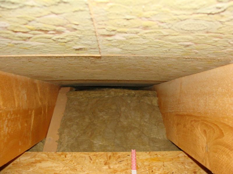 BAU.DE / BAU-Forum: 2. Bild zu Antwort "DWD-Platten: Spaltma&szlig;-Bilder &ndash; 30-40 mm Hinterl&uuml;ftung" auf die Frage "Schimmel auf DWD-Platten im Dachspitz: Ursachen, Gefahren & Sanierung?" im BAU-Forum "Dach"